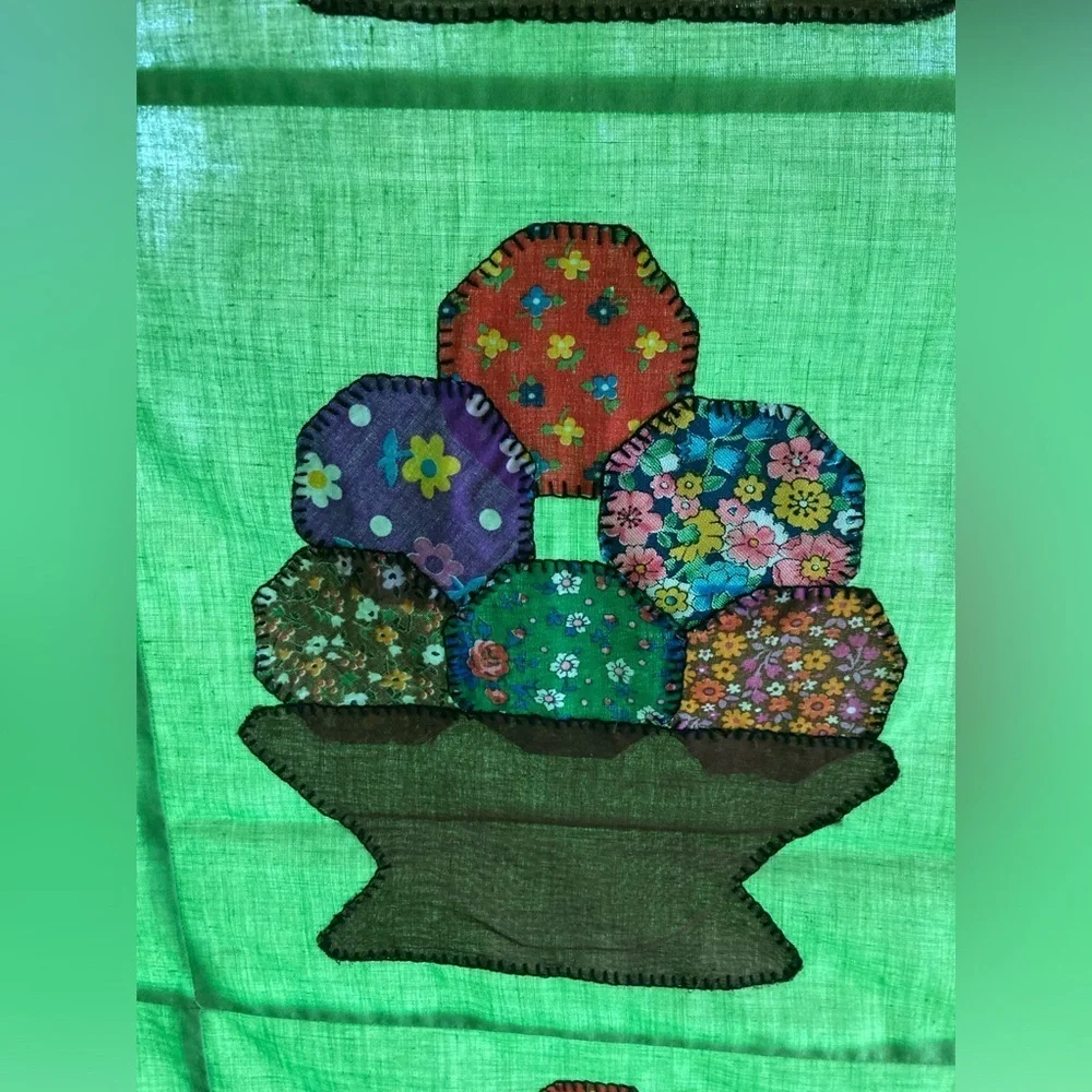 💚🩷 Handstitched Quilt top Gumball Fruit bowl VNTG calico fabric balls folk art